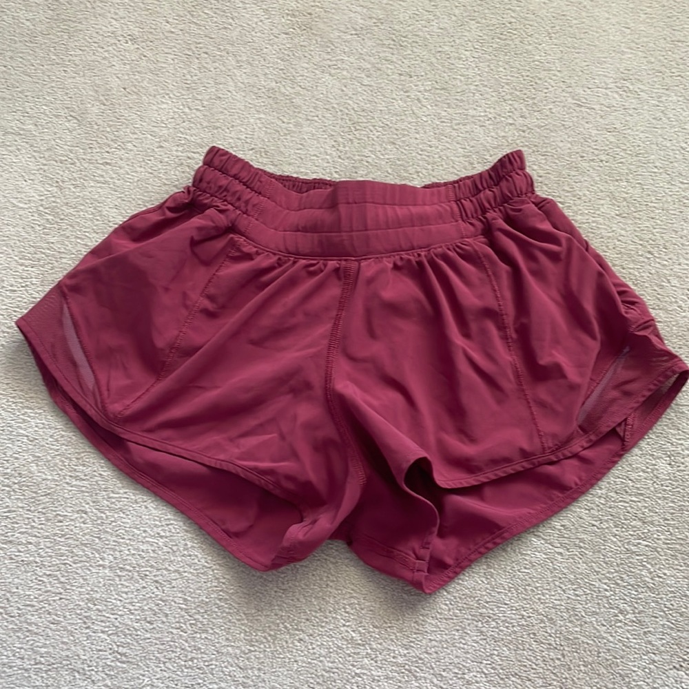 Lululemon hotty hot shorts 2.5” size 2